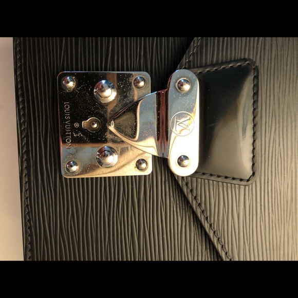 🖤 Authentic Louis Vuitton Clutch Epi Leather Clutch Thames 🖤 - Picture 6 of 10